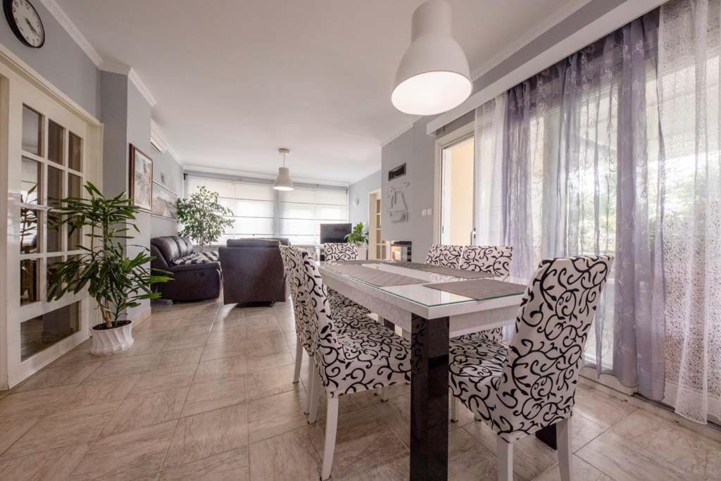 Apartmani Ana & Milo โลปาร์ ภายนอก รูปภาพ
