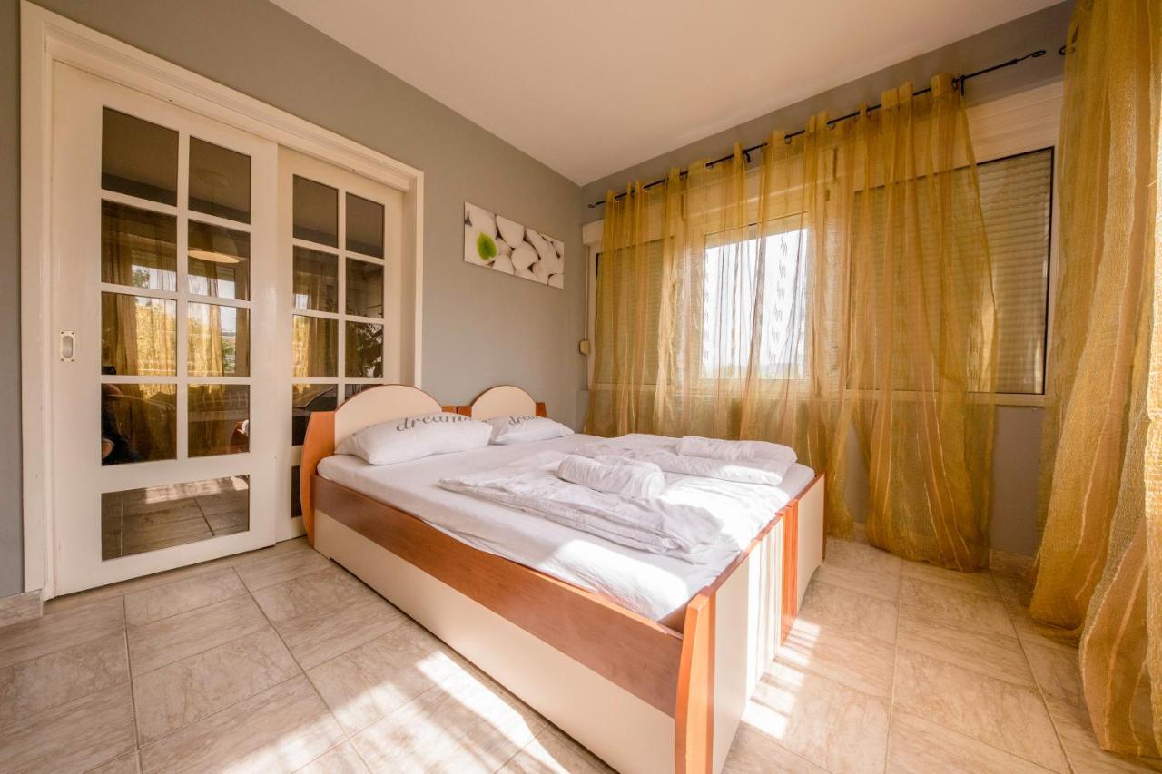 Apartmani Ana & Milo โลปาร์ ภายนอก รูปภาพ
