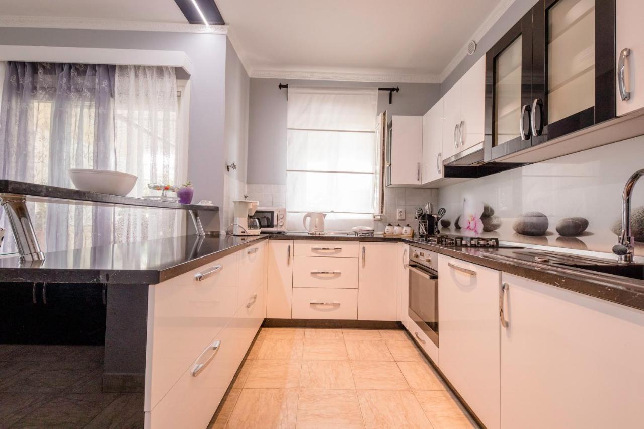 Apartmani Ana & Milo โลปาร์ ภายนอก รูปภาพ