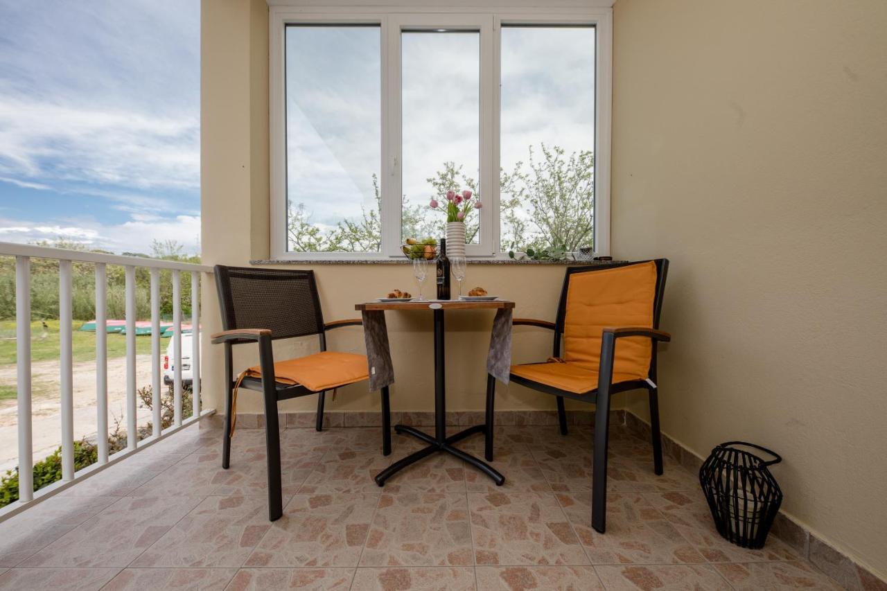 Apartmani Ana & Milo โลปาร์ ภายนอก รูปภาพ