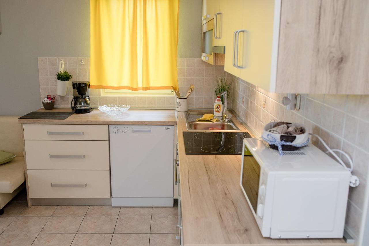 Apartmani Ana & Milo โลปาร์ ภายนอก รูปภาพ